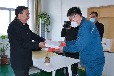 山东省潍坊市人大常委会副主任范福生莅临山东k8凯发天生赢家药业指导慰问