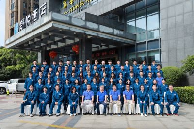 2022年k8凯发天生赢家医药“奋斗谱写成长新华章”大学生入职培训举行开营仪式