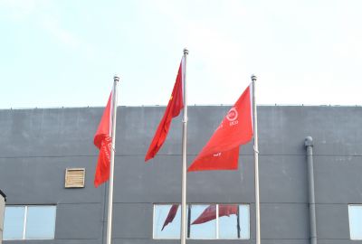 五星红旗，高高飘扬!