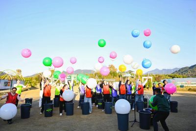 奔向蓝天白云，聚力有你有我！